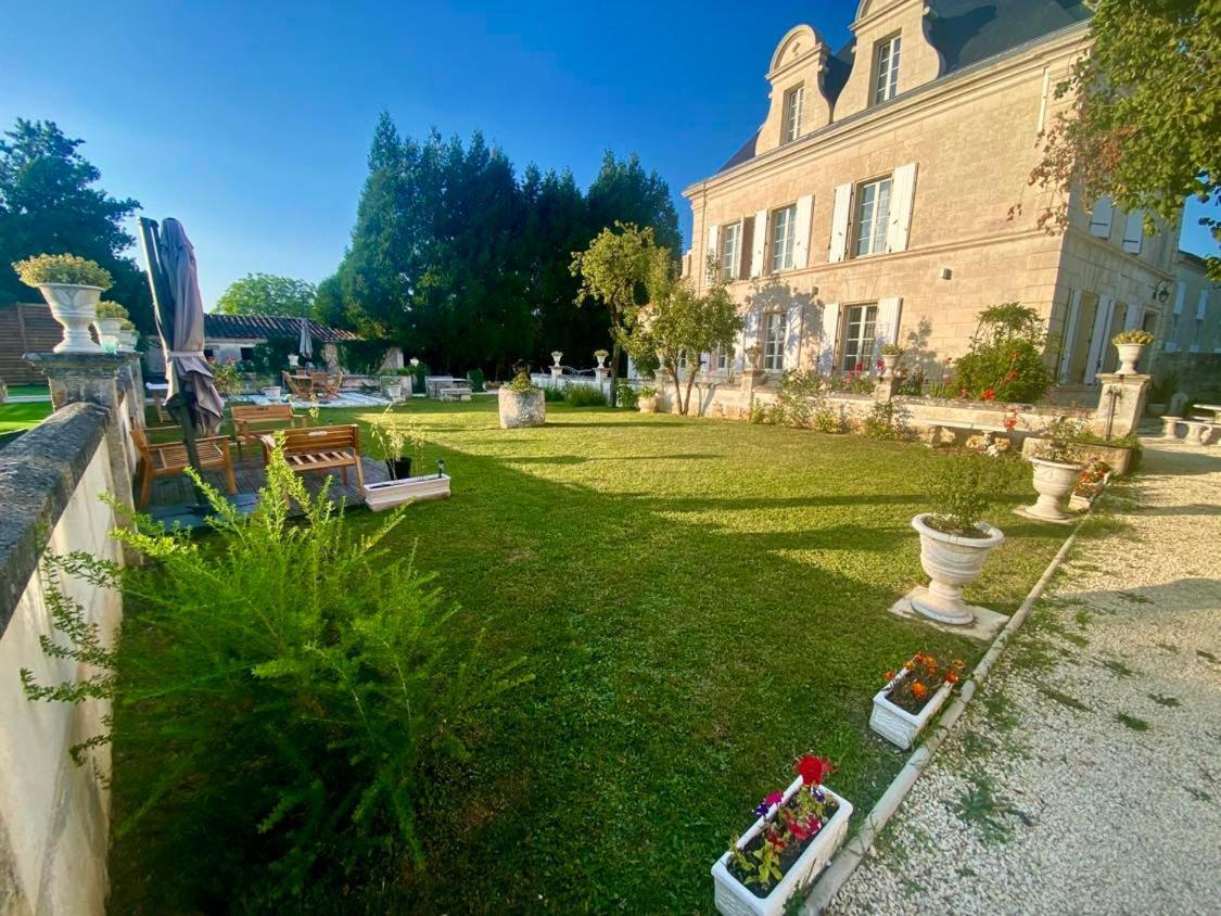 Le Grand Berger Chambres D'Hotes Angeac-Charente Exteriör bild